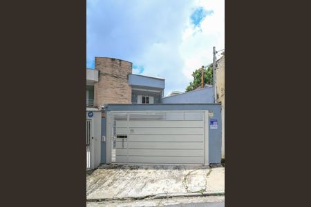 Casa à venda com 197m², 3 quartos e 4 vagas Casa à venda com 197m², 3 quartos e 4 vagasFachada