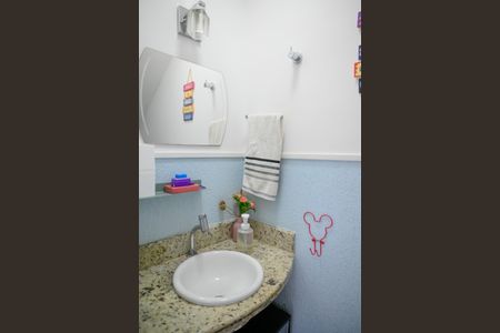 Casa à venda com 197m², 3 quartos e 4 vagas Casa à venda com 197m², 3 quartos e 4 vagasLavabo