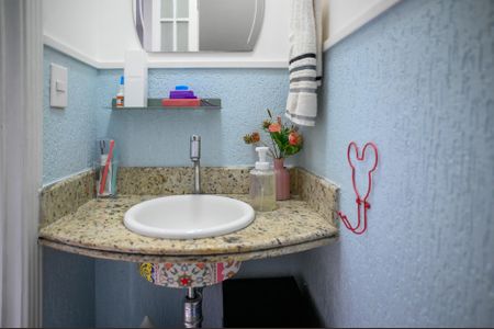 Casa à venda com 197m², 3 quartos e 4 vagas Casa à venda com 197m², 3 quartos e 4 vagasLavabo