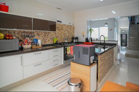 Casa à venda com 197m², 3 quartos e 4 vagas Casa à venda com 197m², 3 quartos e 4 vagasCozinha