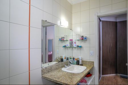 Casa à venda com 197m², 3 quartos e 4 vagas Casa à venda com 197m², 3 quartos e 4 vagasBanheiro Quarto 2 - Suite
