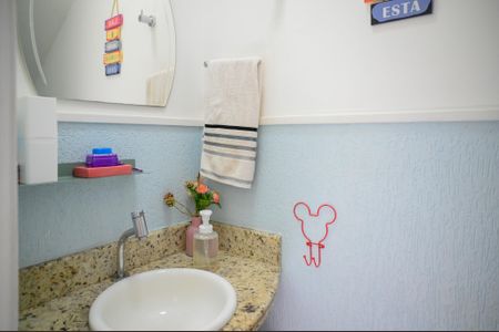 Casa à venda com 197m², 3 quartos e 4 vagas Casa à venda com 197m², 3 quartos e 4 vagasLavabo