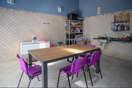 Casa à venda com 197m², 3 quartos e 4 vagas Casa à venda com 197m², 3 quartos e 4 vagasEspaço Gourmet