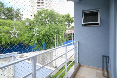 Casa à venda com 197m², 3 quartos e 4 vagas Casa à venda com 197m², 3 quartos e 4 vagasVaranda