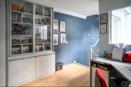 Casa à venda com 197m², 3 quartos e 4 vagas Casa à venda com 197m², 3 quartos e 4 vagasEscritório