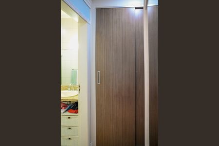 Casa à venda com 197m², 3 quartos e 4 vagas Casa à venda com 197m², 3 quartos e 4 vagasCloset