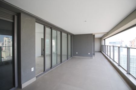 Apartamento à venda com 160m², 3 quartos e 3 vagasVaranda