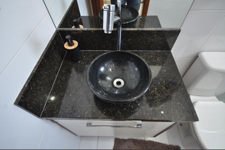 Casa de condomínio à venda com 75m², 2 quartos e 2 vagasBanheiro Social