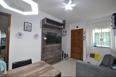 Sala de casa de condomínio à venda com 2 quartos, 75m² em Vila Nivi, São Paulo