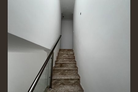 Casa à venda com 100m², 3 quartos e 2 vagasEscada