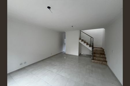 Sala de casa à venda com 3 quartos, 100m² em Vila Romero, São Paulo