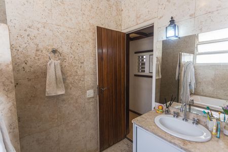 Apartamento à venda com 275m², 4 quartos e 3 vagasBanheiro Social