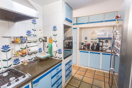 Apartamento à venda com 275m², 4 quartos e 3 vagasCozinha no 2° Pavimento