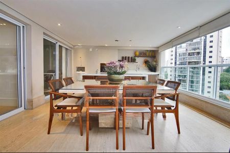 Apartamento à venda com 4 quartos, 335m² em Moema, São Paulo