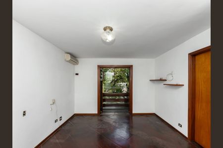 Casa à venda com 3 quartos, 264m² em Vila Tramontano, São Paulo