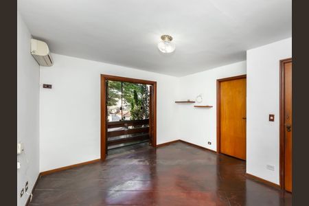 Casa à venda com 3 quartos, 264m² em Vila Tramontano, São Paulo