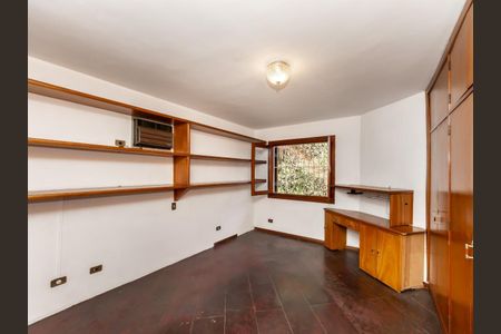 Casa à venda com 3 quartos, 264m² em Vila Tramontano, São Paulo