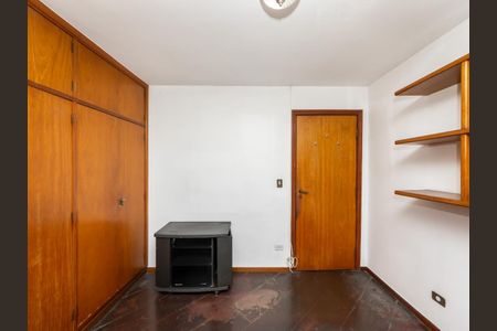 Casa à venda com 3 quartos, 264m² em Vila Tramontano, São Paulo