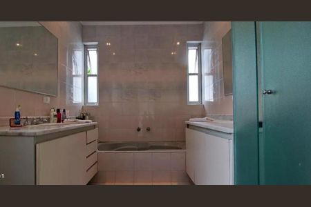 Casa à venda com 288m², 4 quartos e 4 vagas