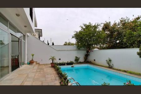 Casa à venda com 288m², 4 quartos e 4 vagas