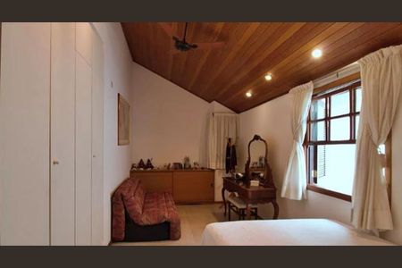 Casa à venda com 288m², 4 quartos e 4 vagas