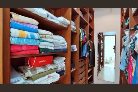 Casa à venda com 288m², 4 quartos e 4 vagas