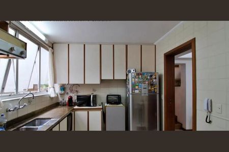 Casa à venda com 288m², 4 quartos e 4 vagas