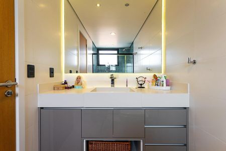 Casa à venda com 496m², 4 quartos e 6 vagas