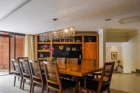 Casa à venda com 4 quartos, 920m² em Jardim Guedala, São Paulo