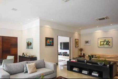 Casa à venda com 4 quartos, 920m² em Jardim Guedala, São Paulo