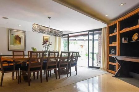 Casa à venda com 4 quartos, 920m² em Jardim Guedala, São Paulo