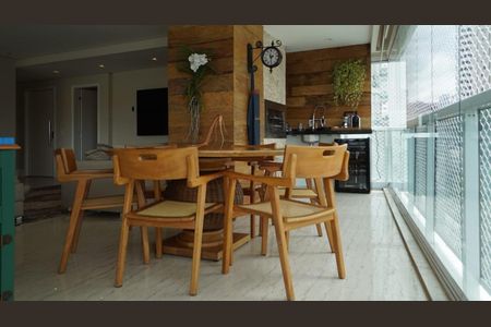 Apartamento para alugar com 210m², 3 quartos e 3 vagas