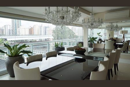 Apartamento para alugar com 210m², 3 quartos e 3 vagas