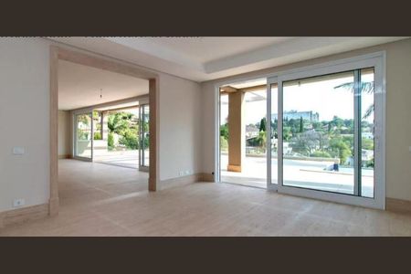 Casa à venda com 4 quartos, 800m² em Jardim Leonor, São Paulo