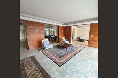 Casa à venda com 5 quartos, 750m² em Vila Nova Conceição, São Paulo