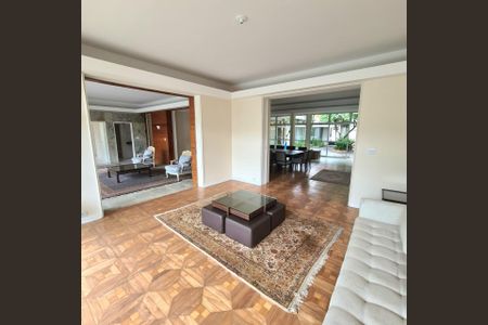 Casa à venda com 5 quartos, 750m² em Vila Nova Conceição, São Paulo