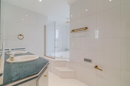 Apartamento à venda com 641m², 4 quartos e 4 vagasBanheiro da Suíte 5