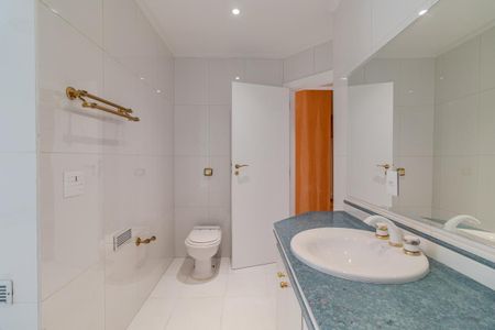 Apartamento à venda com 641m², 4 quartos e 4 vagasBanheiro da Suíte 5