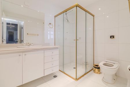 Apartamento à venda com 641m², 4 quartos e 4 vagasBanheiro de Serviço