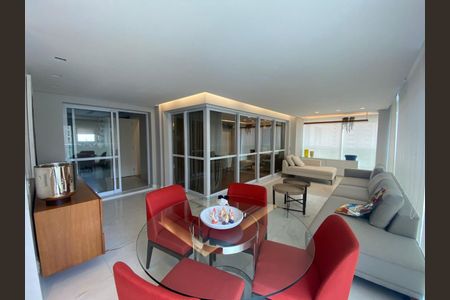 Apartamento à venda com 157m², 3 quartos e 4 vagas