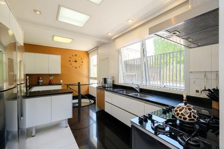 Casa à venda com 584m², 4 quartos e 5 vagas