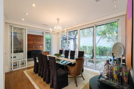 Casa à venda com 584m², 4 quartos e 5 vagas