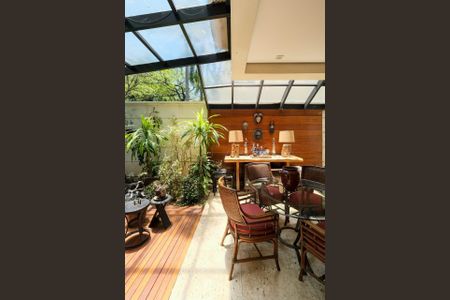 Casa à venda com 584m², 4 quartos e 5 vagas