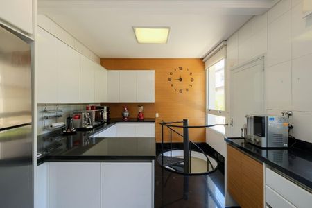 Casa à venda com 584m², 4 quartos e 5 vagas