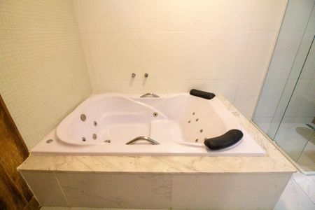 Casa à venda com 340m², 5 quartos e 6 vagasBanheiro da Suíte 5