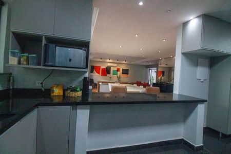 Casa à venda com 340m², 5 quartos e 6 vagasCozinha