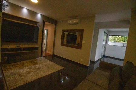 Casa à venda com 340m², 5 quartos e 6 vagasSala de TV