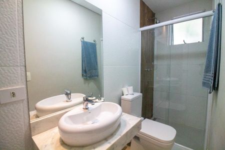 Casa à venda com 340m², 5 quartos e 6 vagasBanheiro da Suíte 1