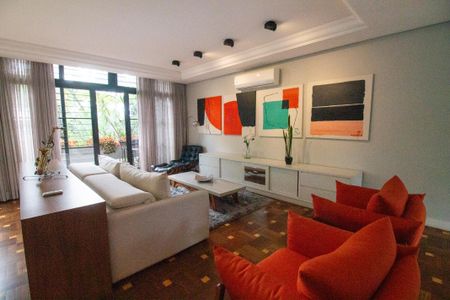 Casa à venda com 340m², 5 quartos e 6 vagasSala