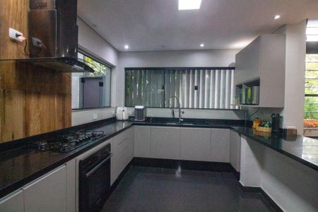 Casa à venda com 340m², 5 quartos e 6 vagasCozinha